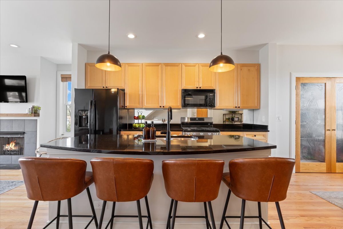 2976 North Riverwalk Drive Chicago IL 60618