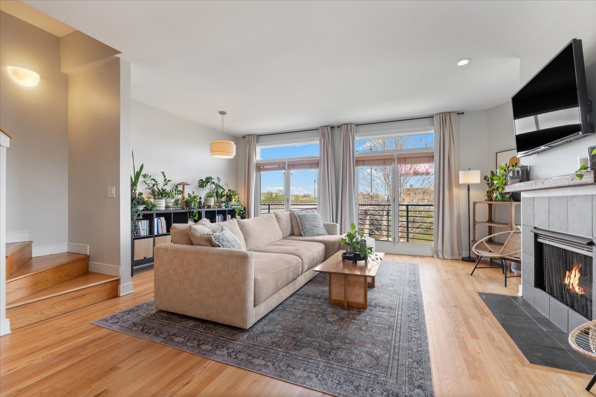 2976 North Riverwalk Drive Chicago IL 60618