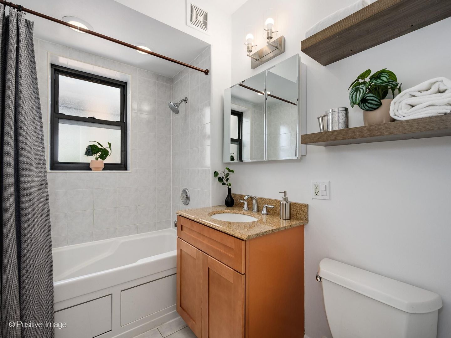 1310 West Montrose Avenue Chicago IL 60613
