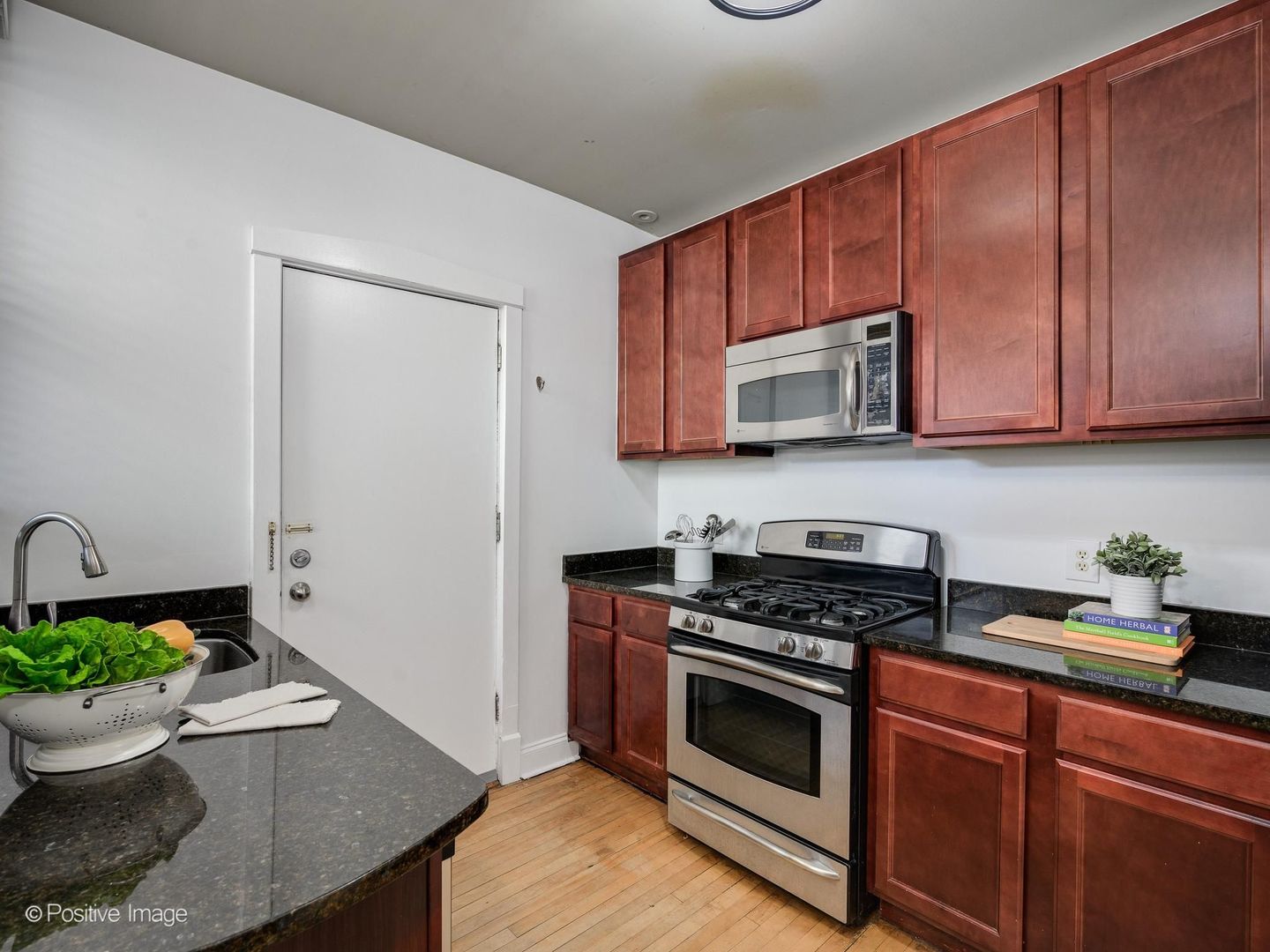 1310 West Montrose Avenue Chicago IL 60613