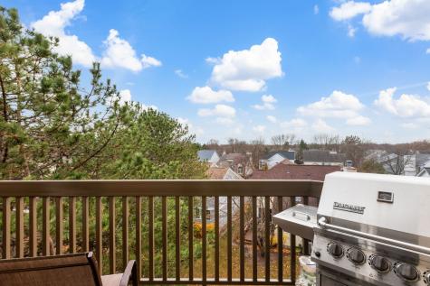 140 Manchester Drive Buffalo Grove IL 60089