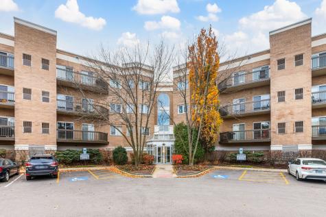 140 Manchester Drive Buffalo Grove IL 60089