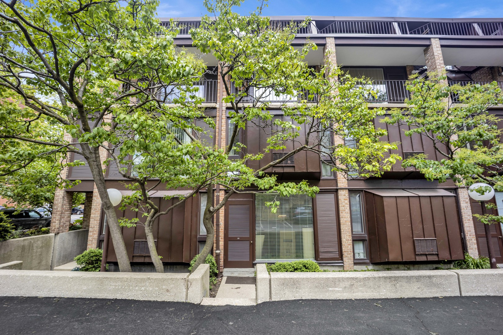 235 West Eugenie Street Chicago IL 60614