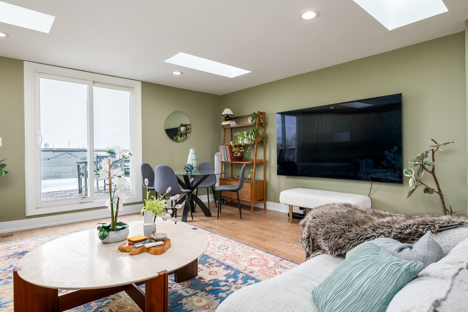 2849 North Damen Avenue Chicago IL 60618