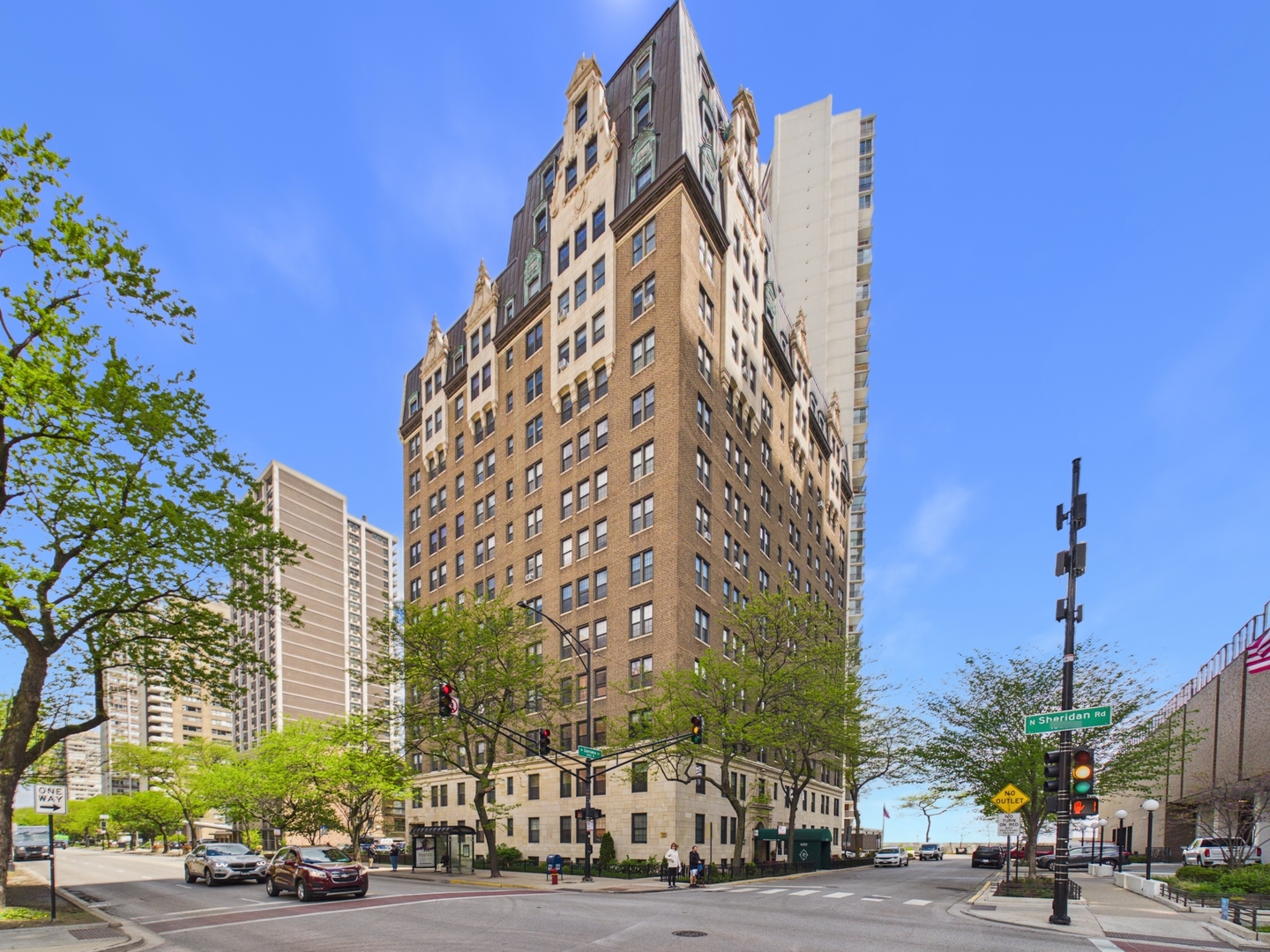 6101 North Sheridan Road Chicago IL 60660