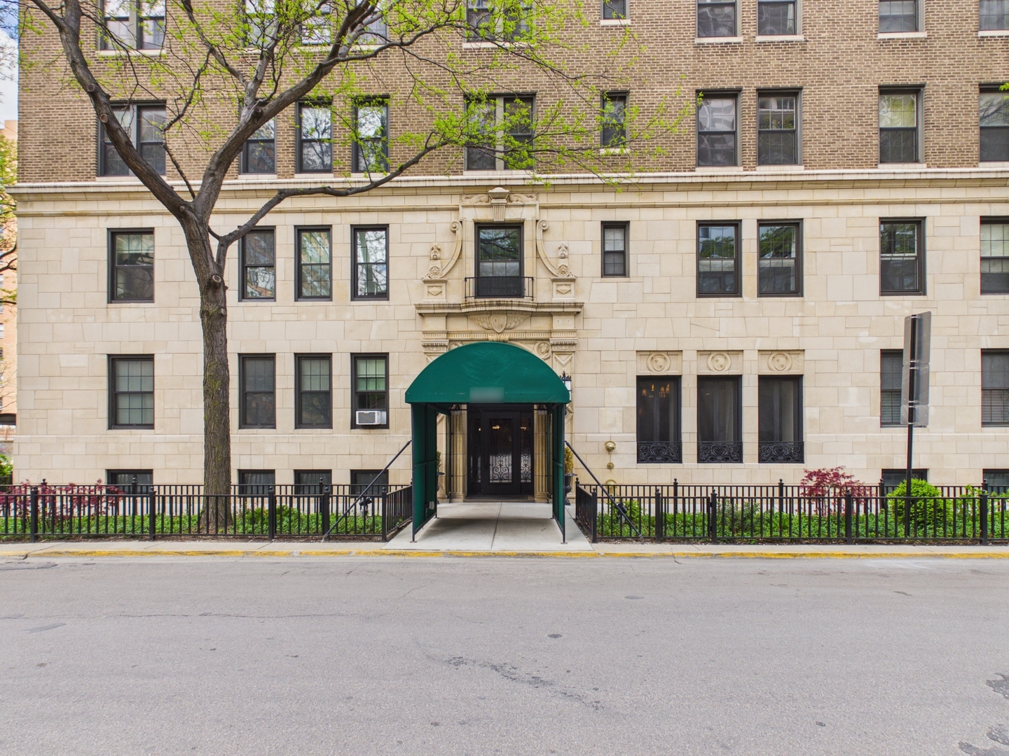 6101 North Sheridan Road Chicago IL 60660