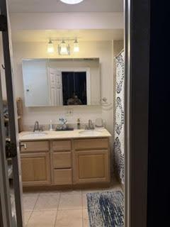 902 West Agatite Avenue Chicago IL 60640