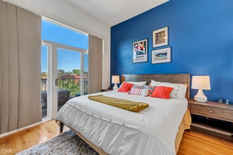 2934 West Montrose Avenue Chicago IL 60618
