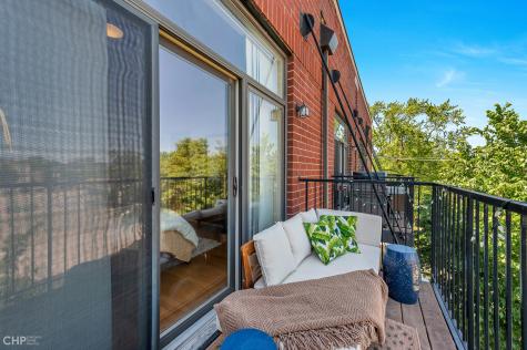 2934 West Montrose Avenue Chicago IL 60618