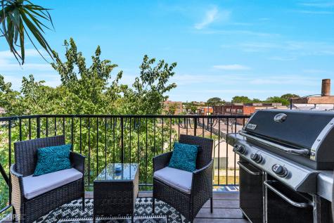 2934 West Montrose Avenue Chicago IL 60618