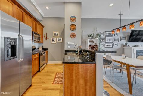 2934 West Montrose Avenue Chicago IL 60618