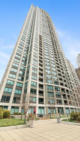 130 North Garland Court Chicago IL 60602