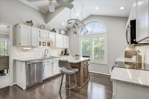 669 Golf Lane Lake Barrington IL 60010
