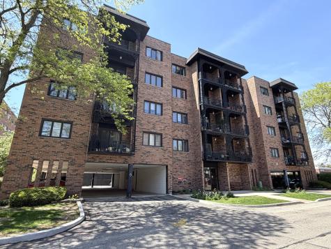9375 Landings Lane Des Plaines IL 60016