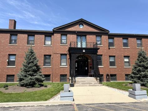 9375 Landings Lane Des Plaines IL 60016