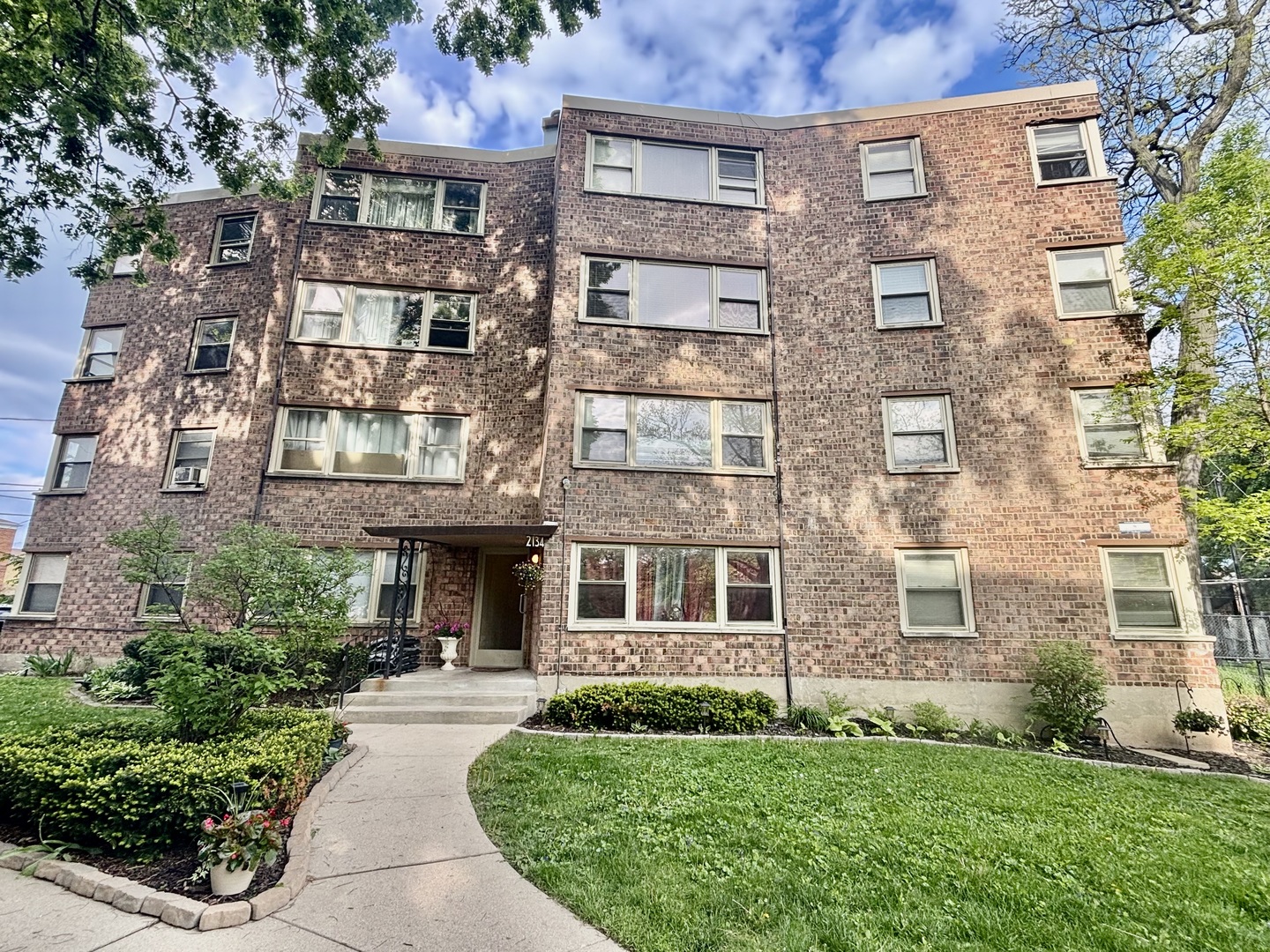 2134 West Rosemont Avenue Chicago IL 60659