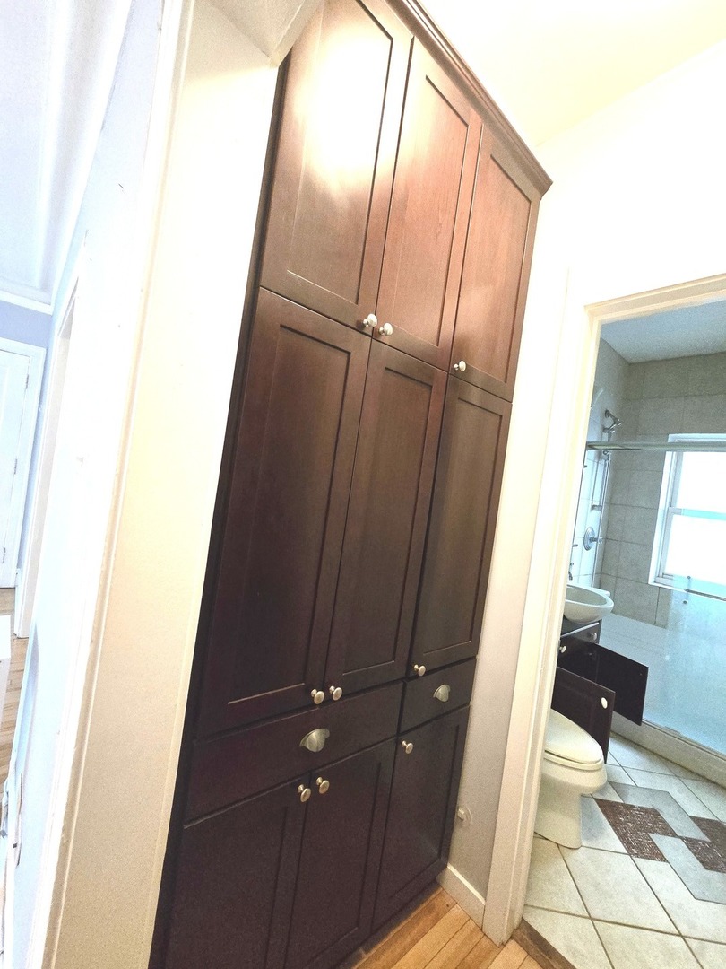 548 West Brompton Avenue Chicago IL 60657