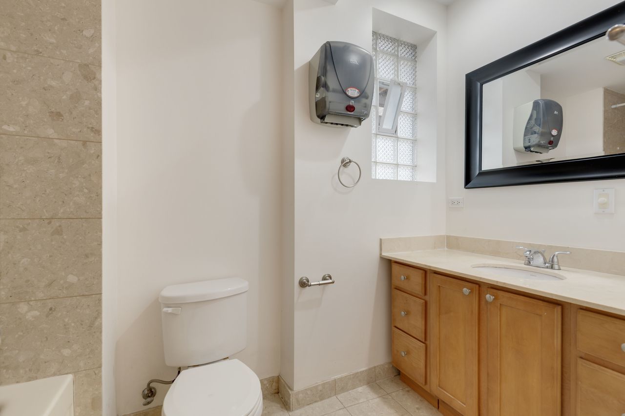 2935 West Rosemont Avenue Chicago IL 60659