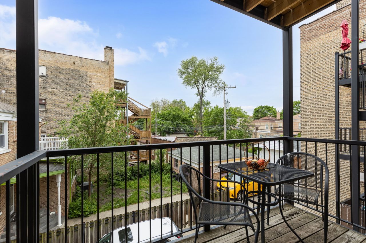 2935 West Rosemont Avenue Chicago IL 60659