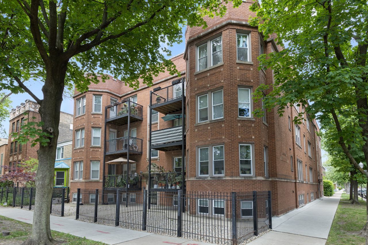2935 West Rosemont Avenue Chicago IL 60659