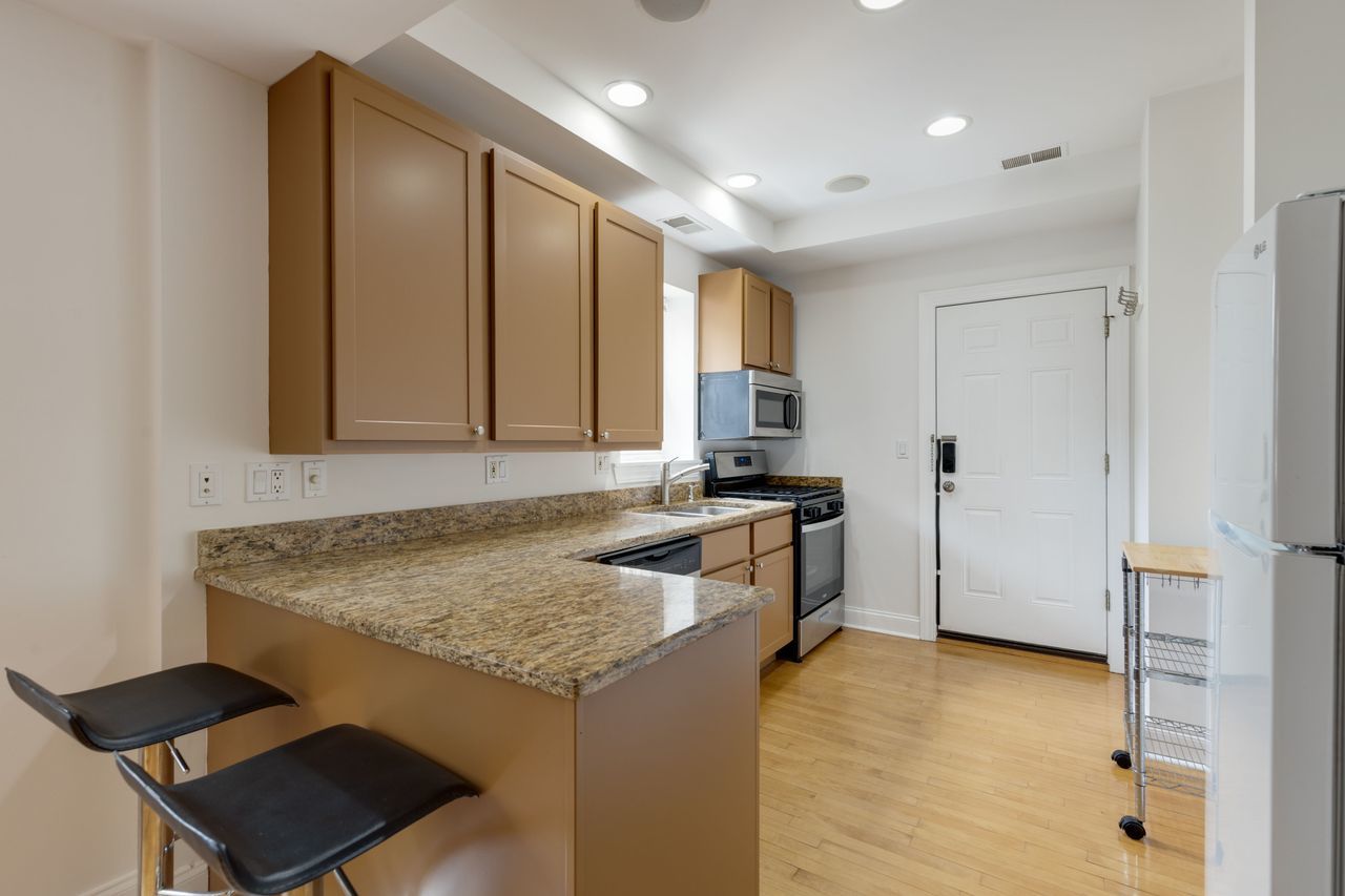 2935 West Rosemont Avenue Chicago IL 60659