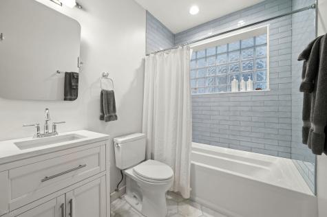 689 North Peoria Street Chicago IL 60642