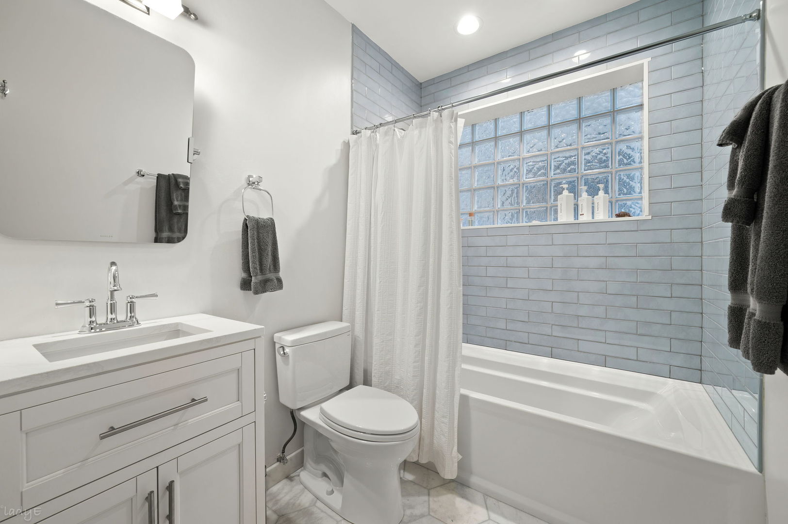 689 North Peoria Street Chicago IL 60642