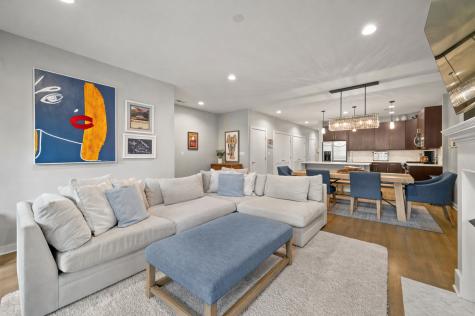 689 North Peoria Street Chicago IL 60642
