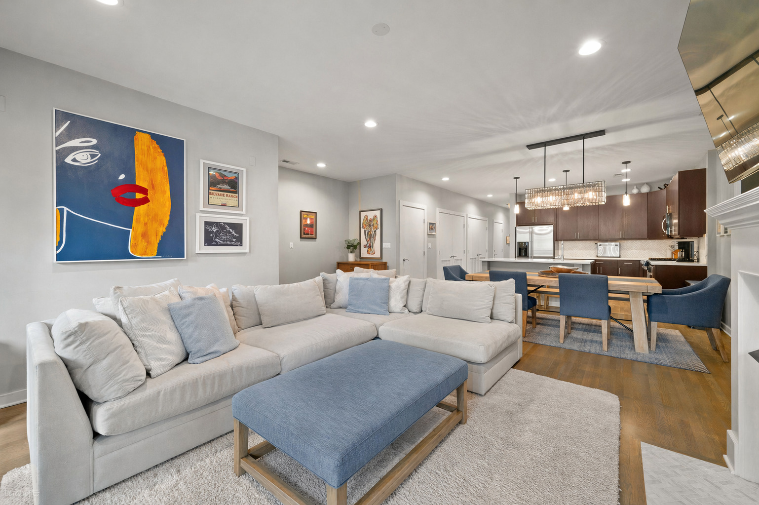 689 North Peoria Street Chicago IL 60642