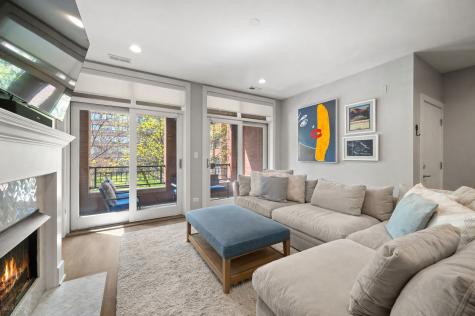689 North Peoria Street Chicago IL 60642