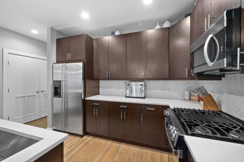 689 North Peoria Street Chicago IL 60642