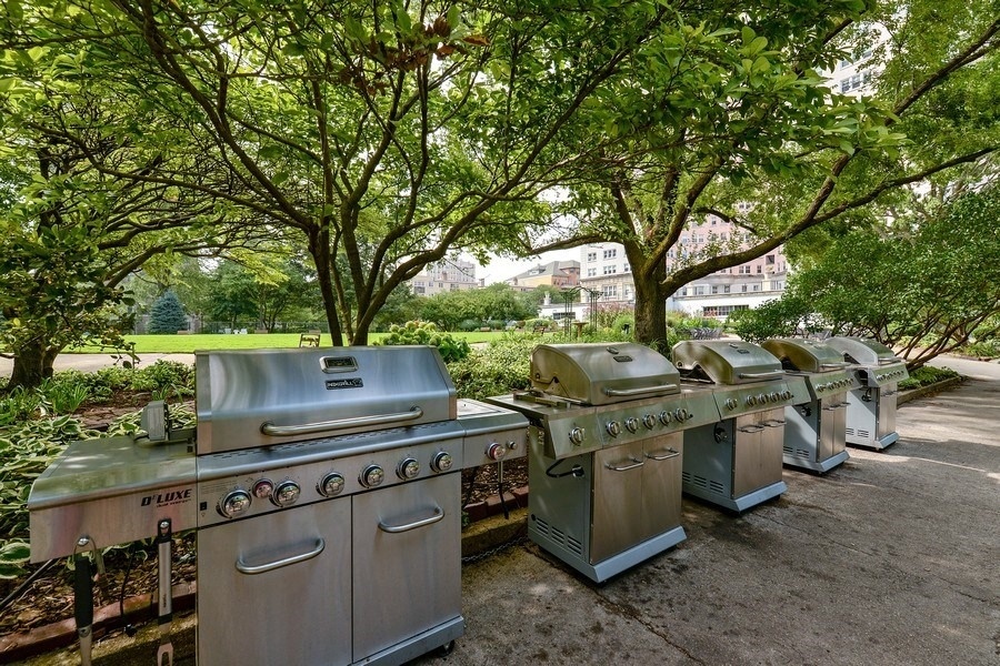 5555 North Sheridan Road Chicago IL 60640