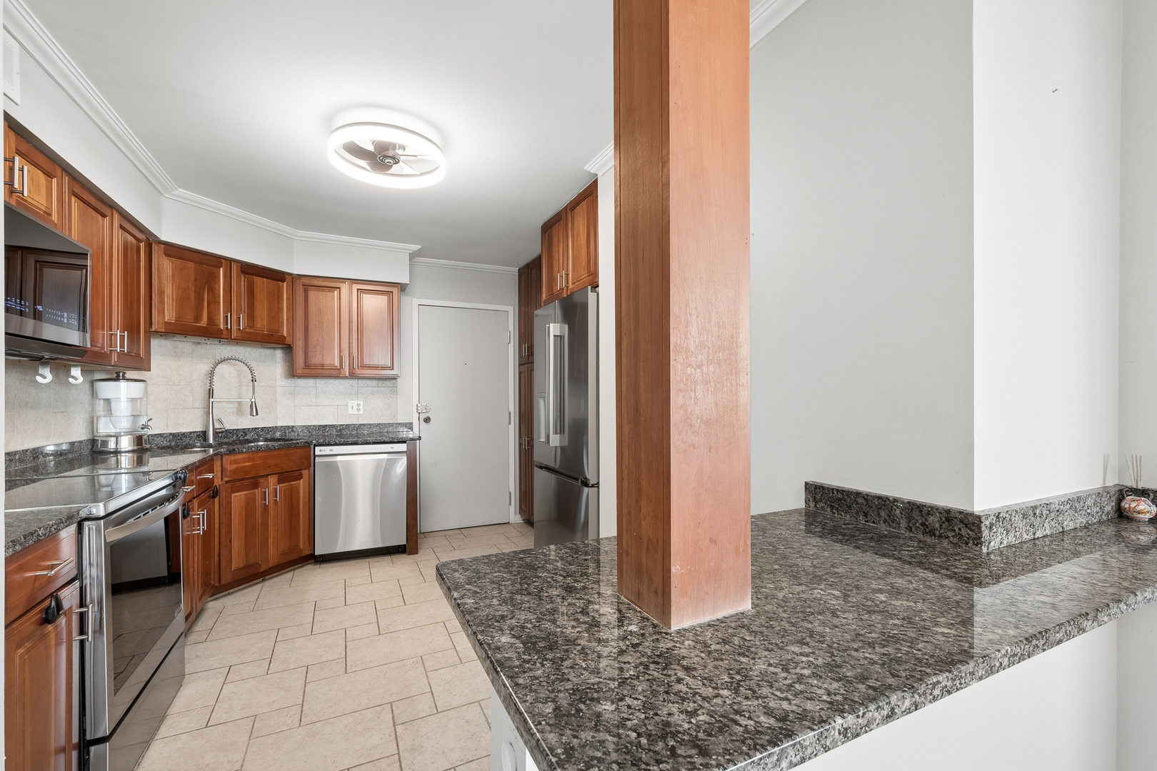 6033 North Sheridan Road Chicago IL 60660