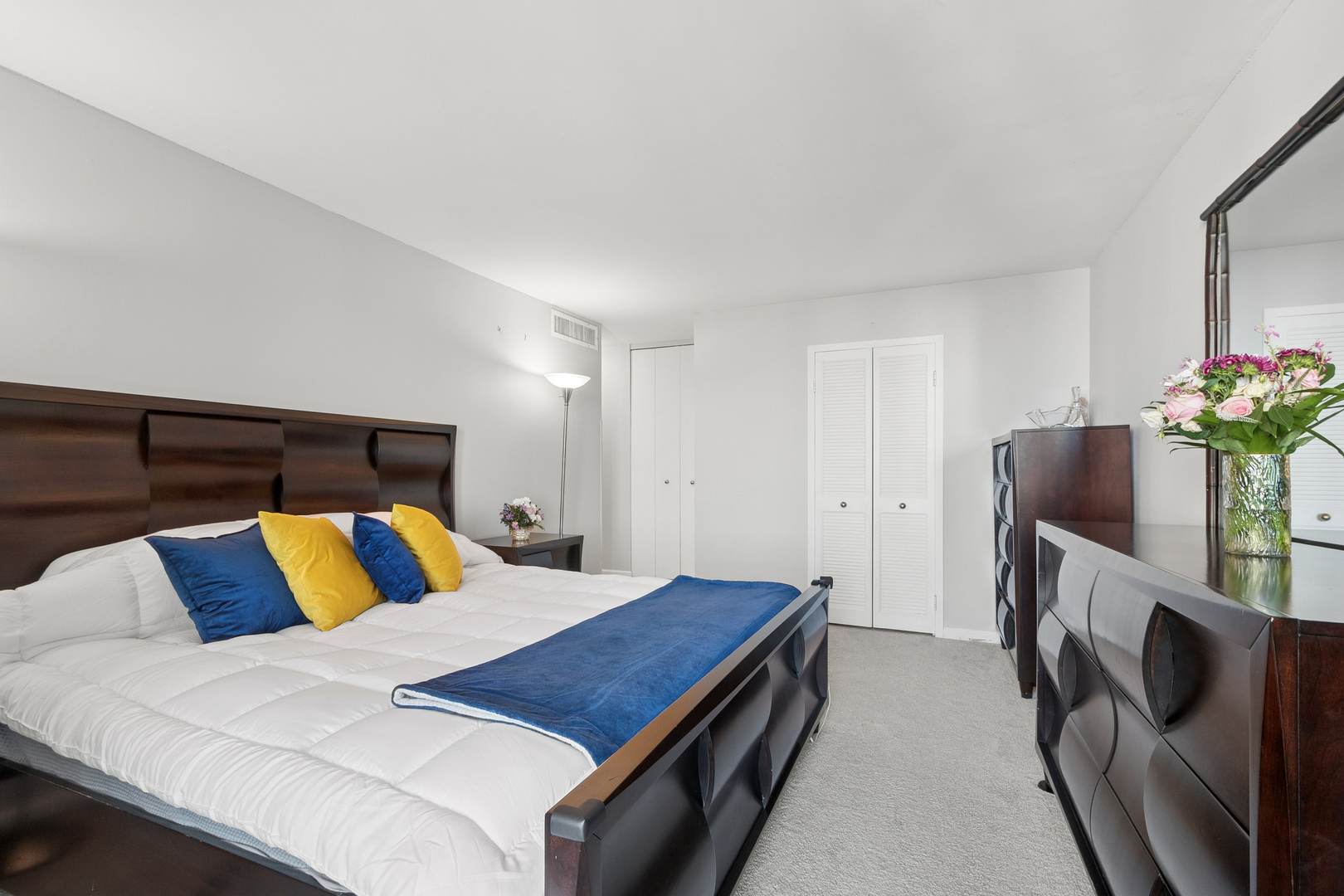 6033 North Sheridan Road Chicago IL 60660