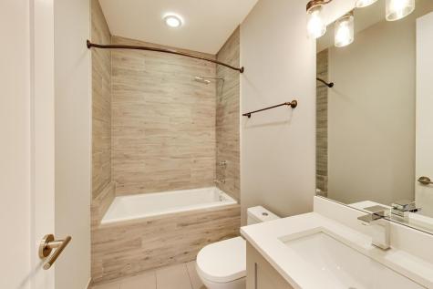 2733 West Hirsch Street Chicago IL 60622