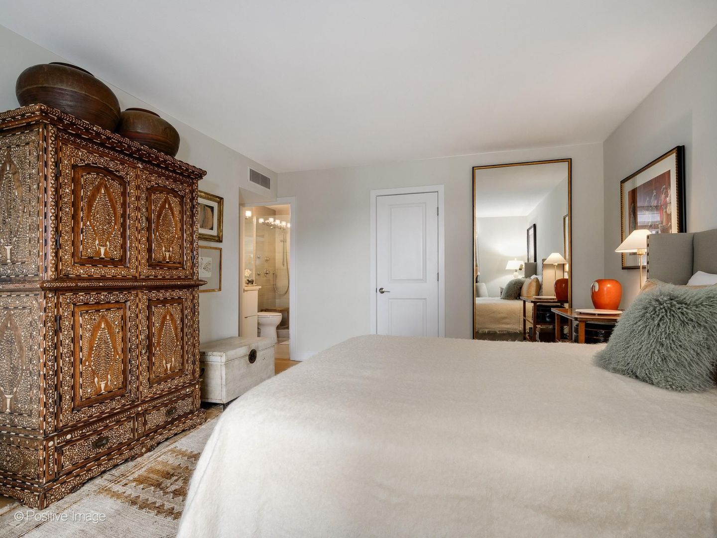 1310 North Ritchie Court Chicago IL 60610