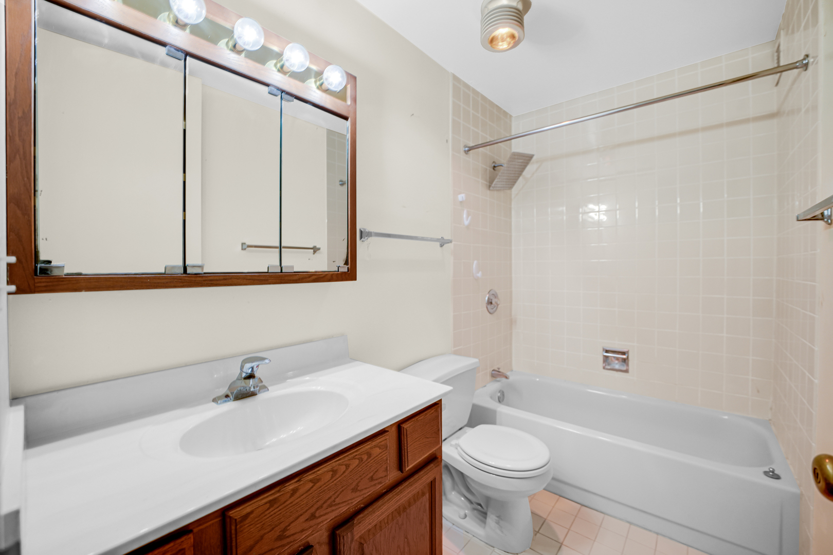 2605 South Indiana Avenue Chicago IL 60616