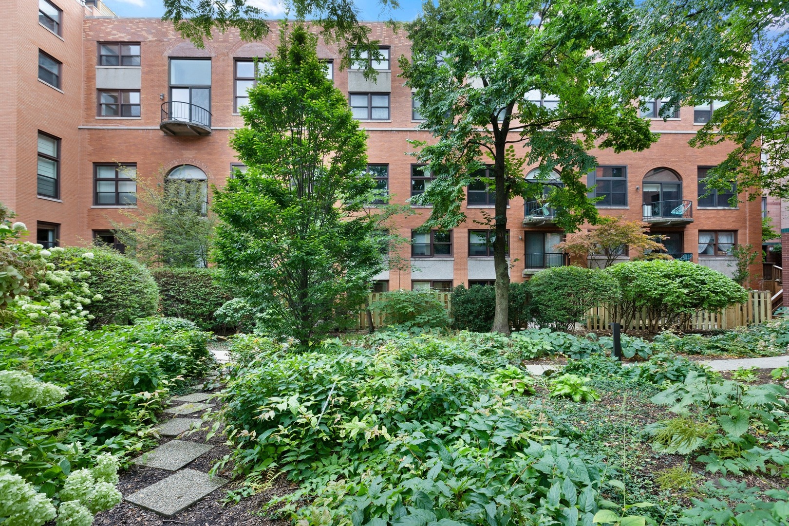 1660 North Hudson Avenue Chicago IL 60614