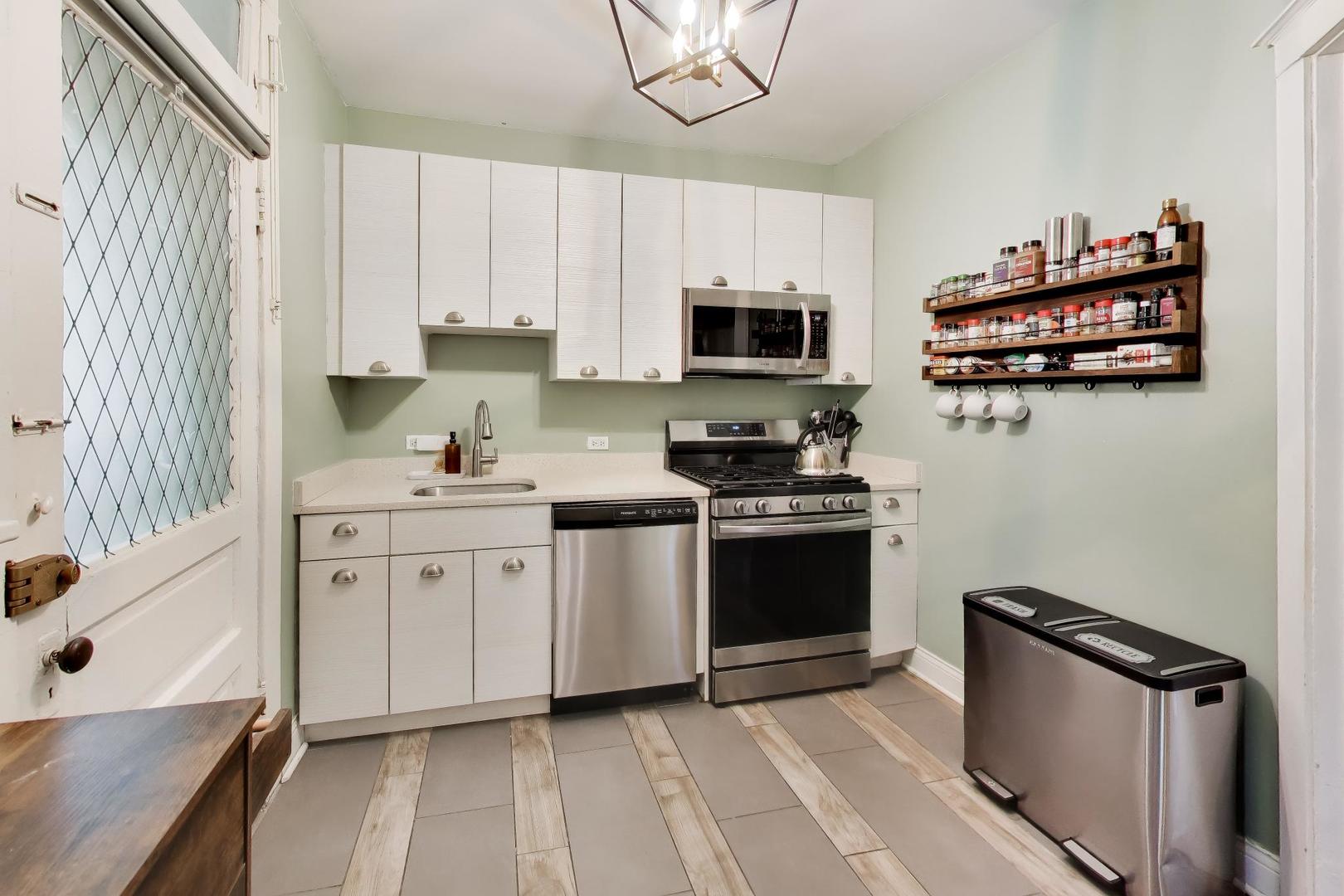 5924 North Magnolia Avenue Chicago IL 60660