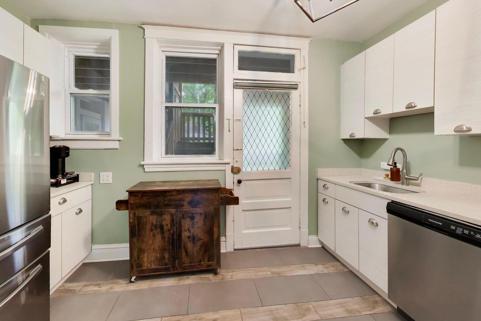 5924 North Magnolia Avenue Chicago IL 60660