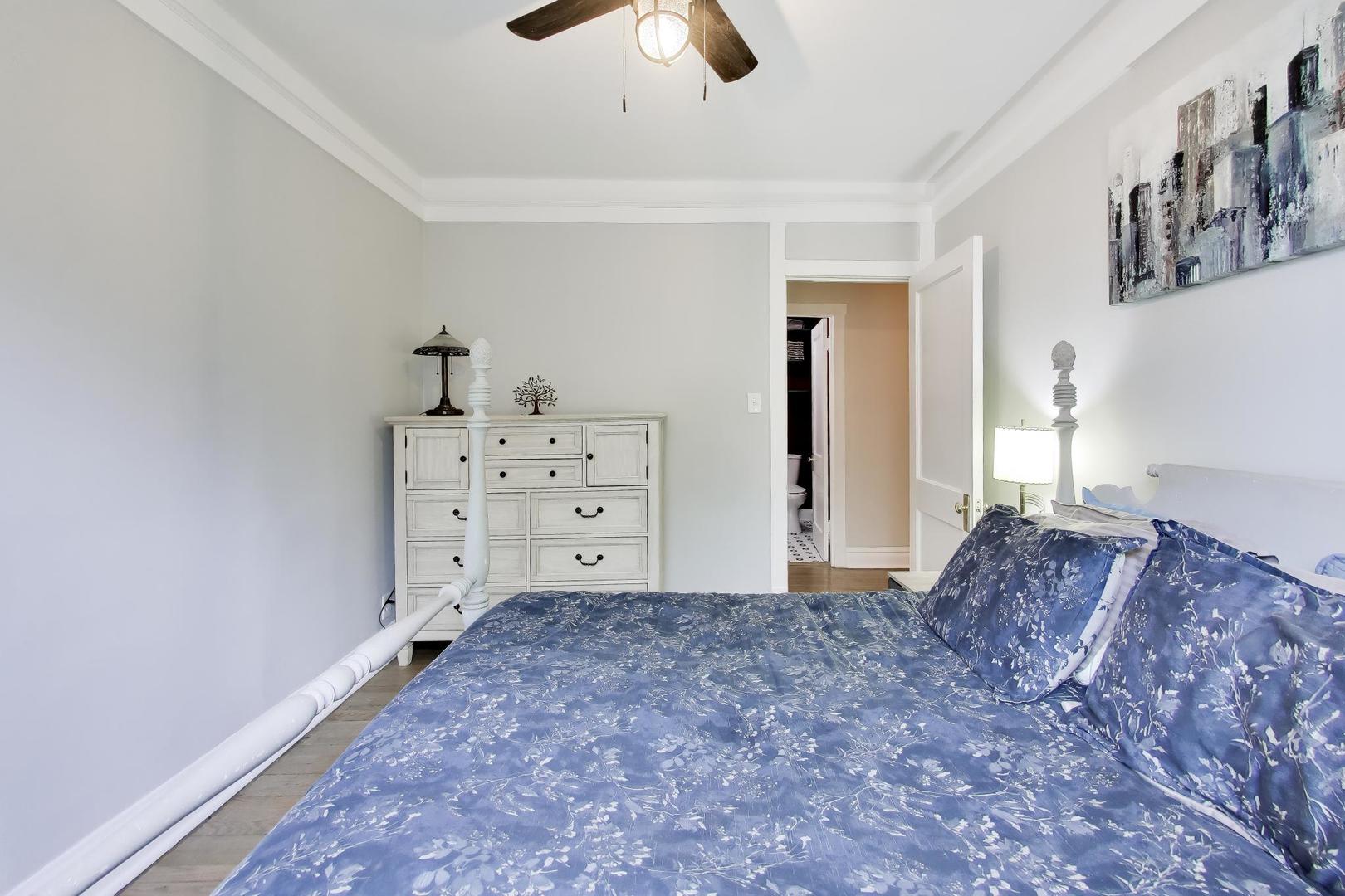 5924 North Magnolia Avenue Chicago IL 60660