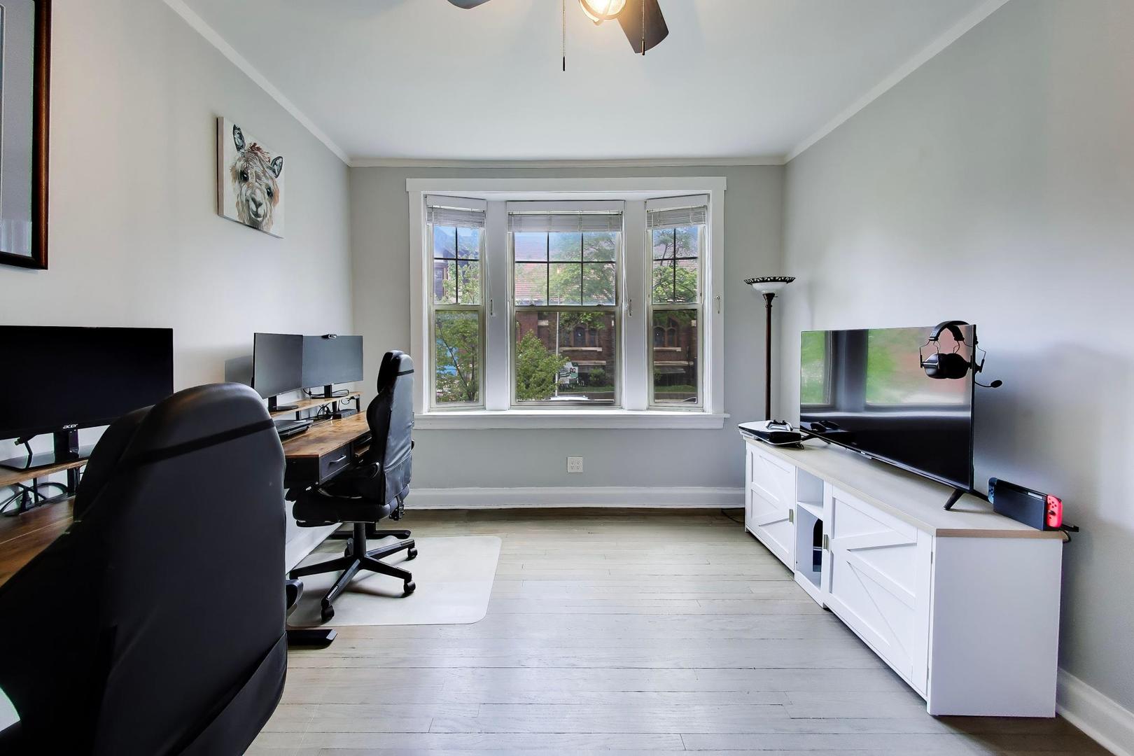 5924 North Magnolia Avenue Chicago IL 60660