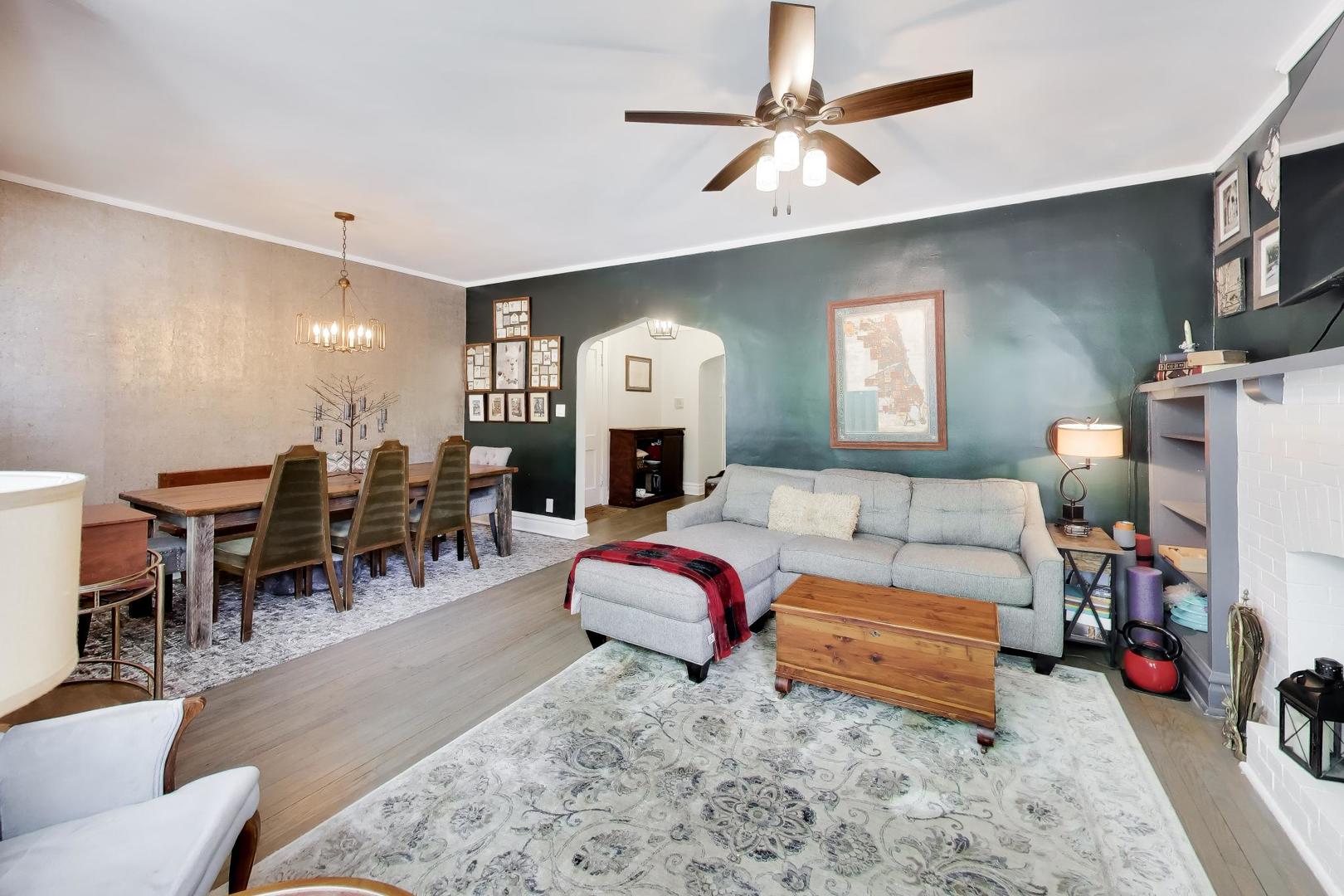 5924 North Magnolia Avenue Chicago IL 60660
