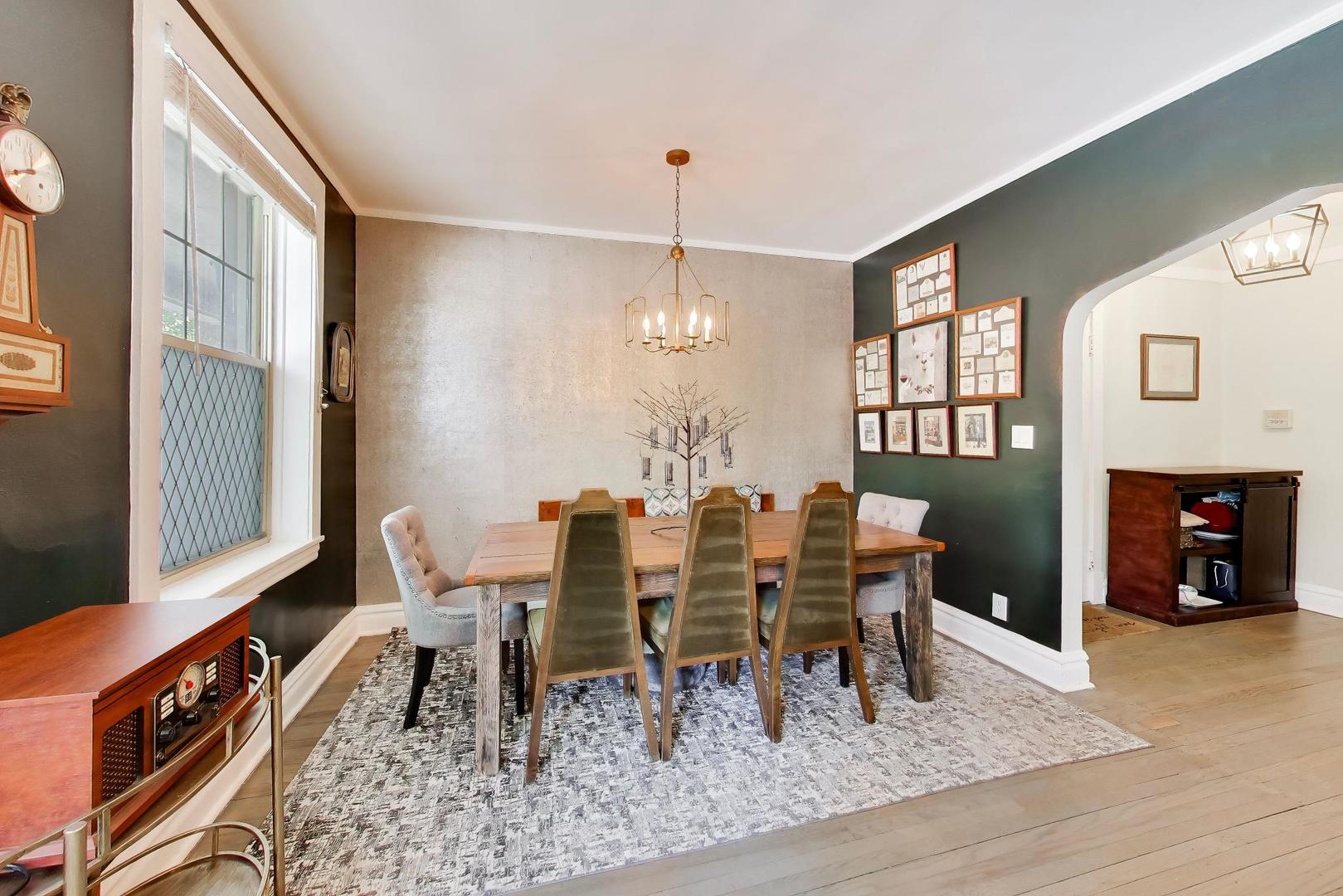 5924 North Magnolia Avenue Chicago IL 60660