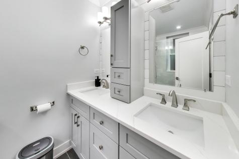 616 East 46th Street Chicago IL 60653