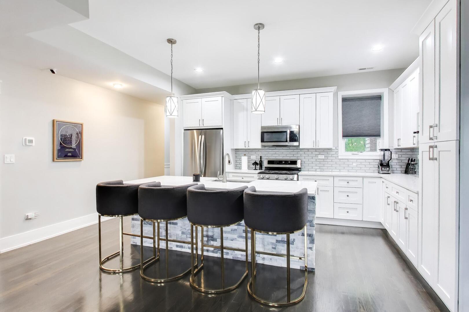 616 East 46th Street Chicago IL 60653