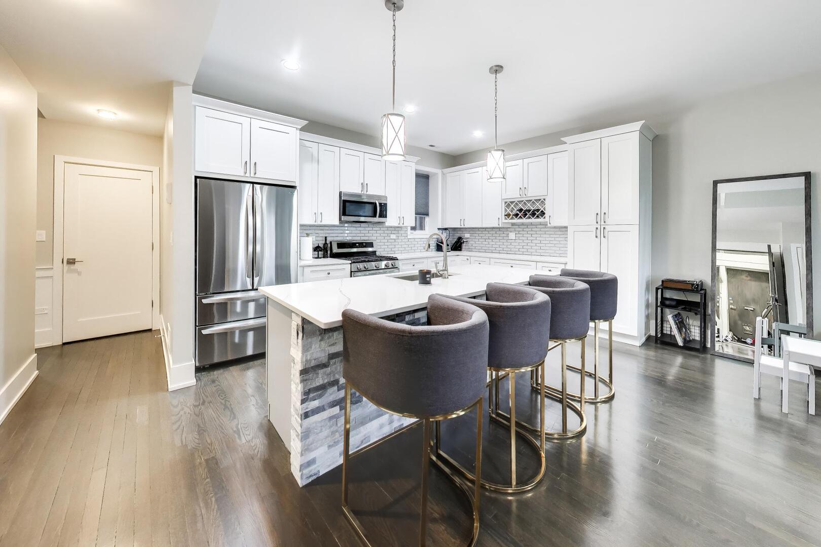 616 East 46th Street Chicago IL 60653