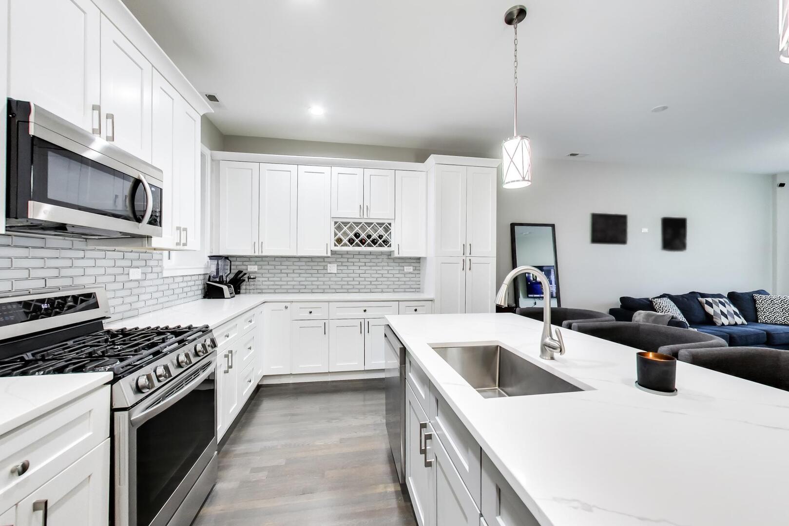616 East 46th Street Chicago IL 60653