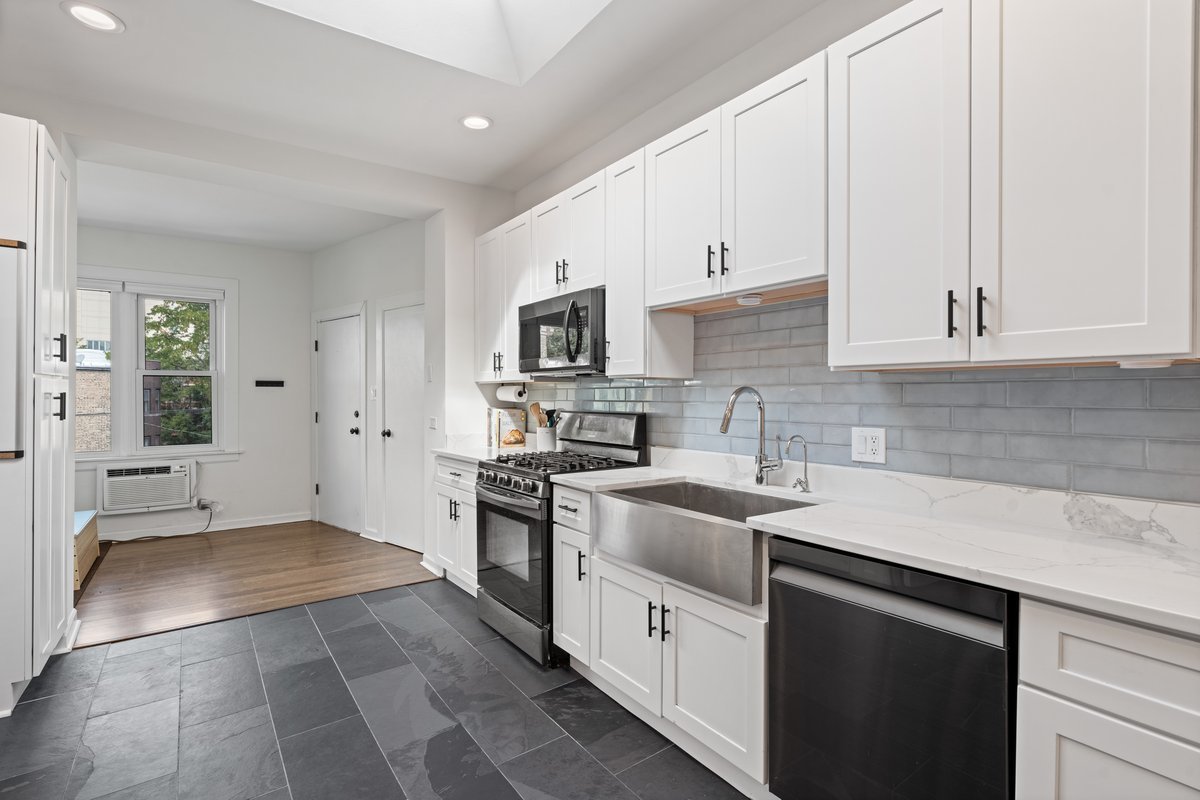 922 West Carmen Avenue Chicago IL 60640