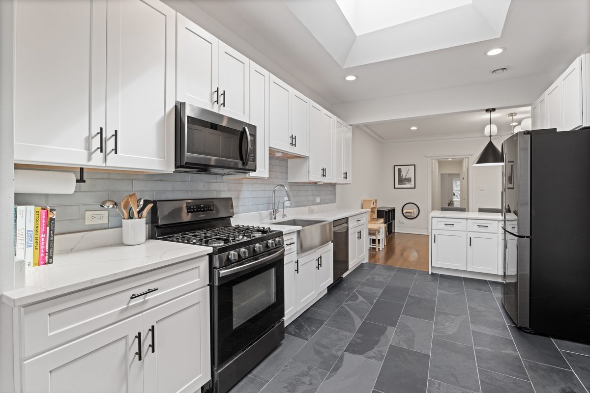 922 West Carmen Avenue Chicago IL 60640